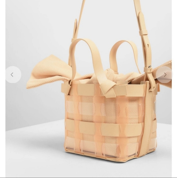 NWOT CHARLES & KEITH See-Through Woven Bucket Bag - Picture 4 of 11